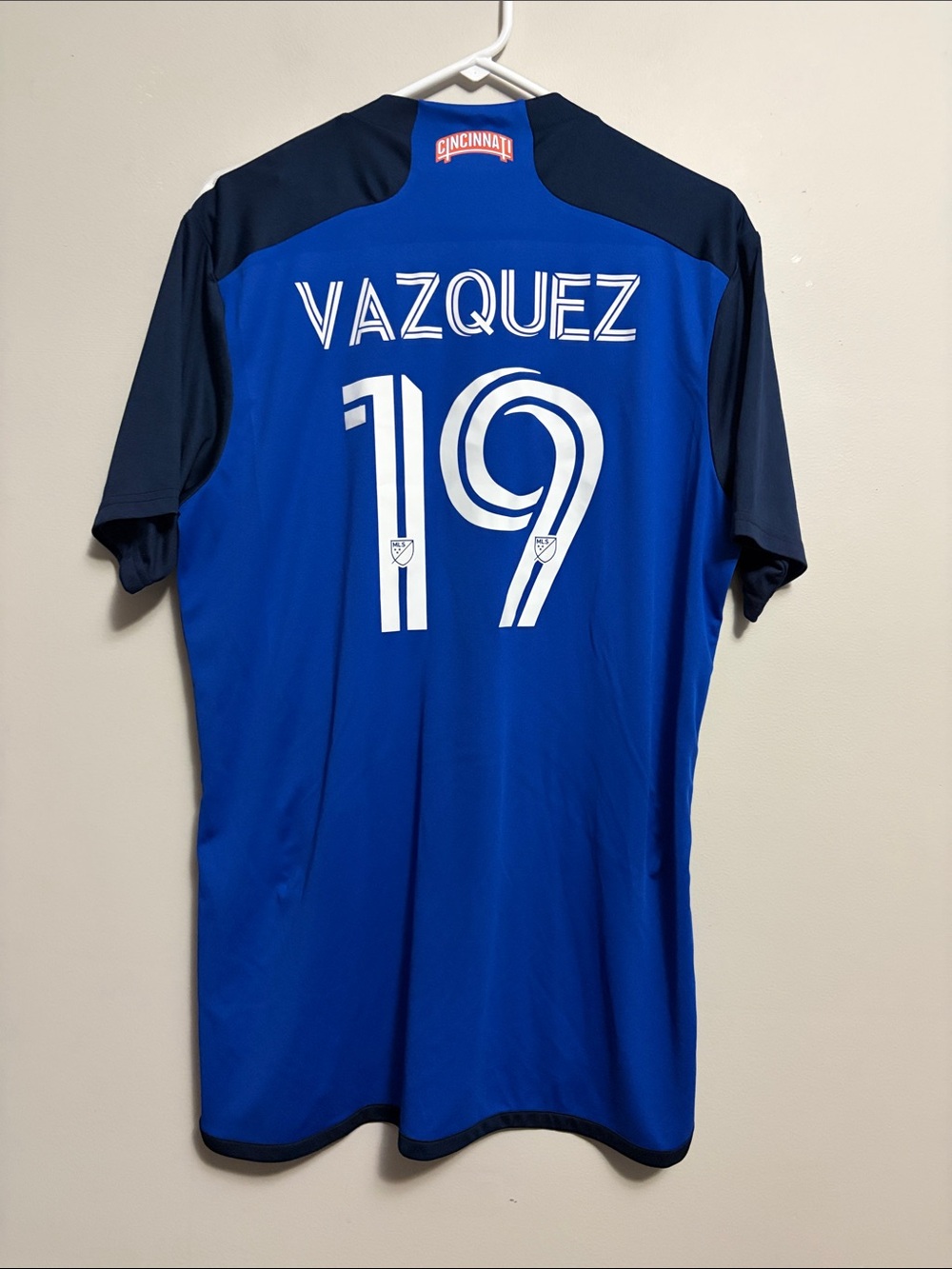 adidas Blue FC Cincinnati Soccer Jersey Vasquez Size Large - Picture 4 of 5